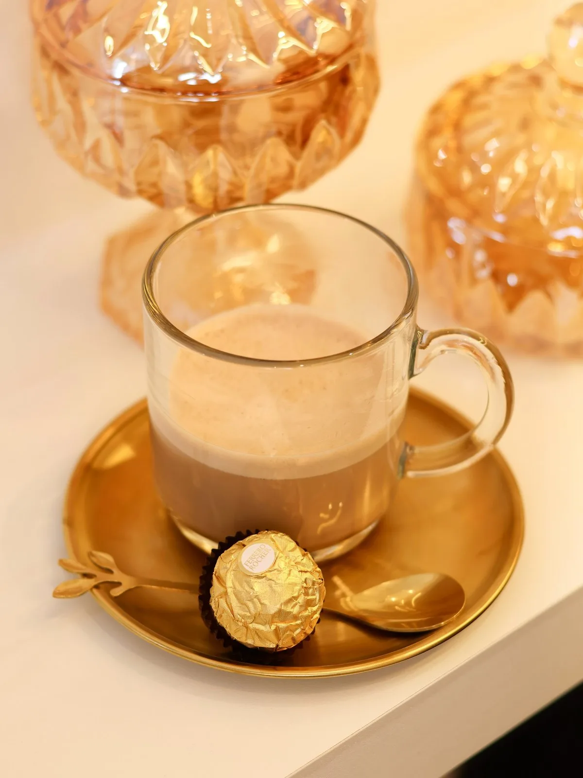 Café servido na recepção do Le Signature
